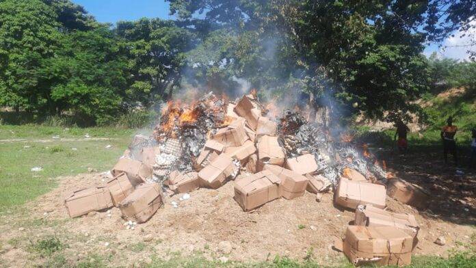 Autoridades haitianas incautan y queman 500 cajas de huevos procedentes de RD
