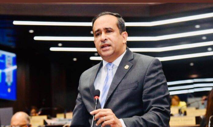 Diputado por Santiago del PLD, Víctor Suárez, renuncia a esa organización