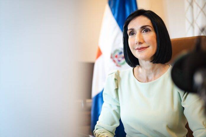 Raquel Arbaje le responde a Leonel Fernández ante denuncias de abandono en SDO