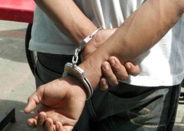 Apresan uno de los acusados de acribillar mujer en Los Mina