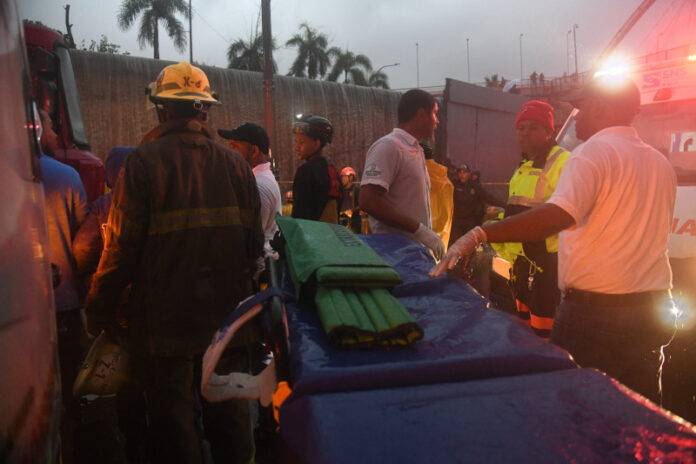Diez muertos solo en Santo Domingo Oeste por las inundaciones