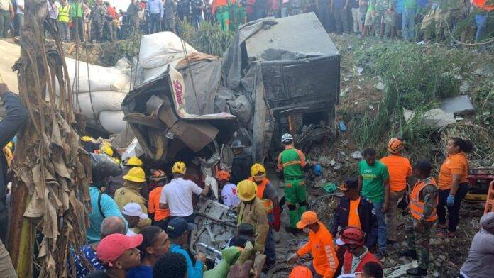 Es de la ruta 66 de San Cristóbal el minibús aplastado por una patana en Quita Sueño