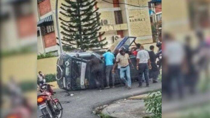 Choque de minibús y yipeta deja más de diez heridos en la Gustavo Mejía Ricart