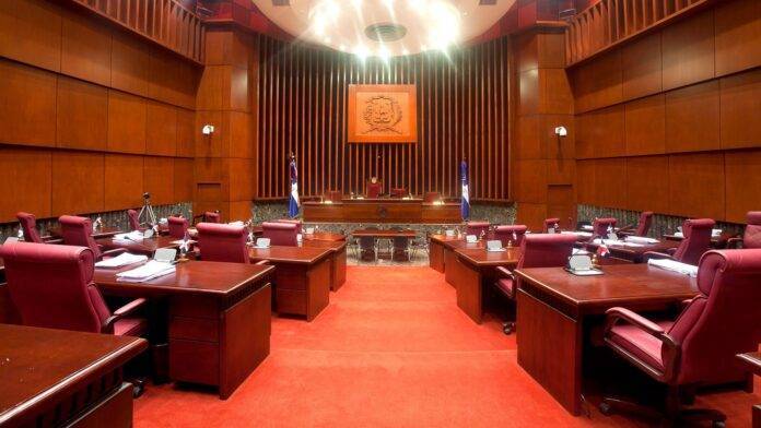 Senado aprueba ley que regula pago de tarifas por reinscripción en Colegios Privados