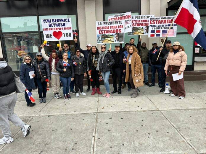Comunidad dominicana en NY protestan por ser víctima del fraude de Indisarq y Emanuel Rivera