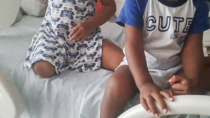 Madre abandona a sus dos hijos en hospital de San Francisco de Macorís