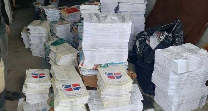 Apresan a un hombre por supuesta impresión clandestina de libros de texto