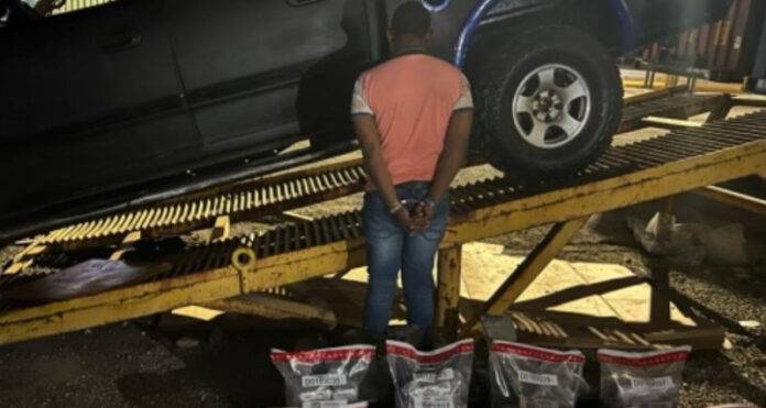 DNCD ocupa 40 paquetes de cocaína en vehículo que embarcaría en ferry hacia Puerto Rico