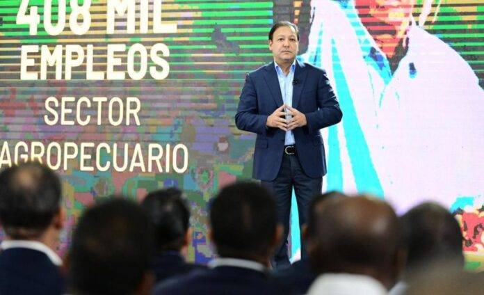 Abel Martínez: “Gobierno del PRM aprovecha distracción de festividades para dar un duro golpe a productores nacionales”