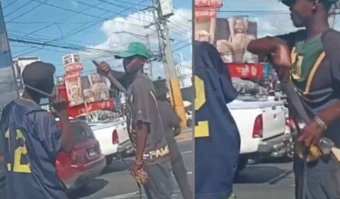 PN apresa a 14 limpiavidrios haitianos en SDO luego de video viral con puñales