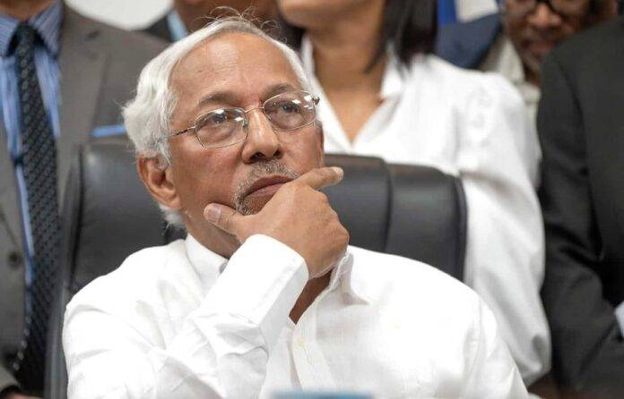 Ministro de Educación asegura que ingresar a las aulas a partir de los tres años resolverá el analfabetismo en el país