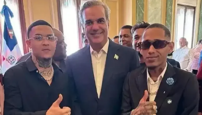 Presidente Abinader propone un plan de seguro y retiro para artistas