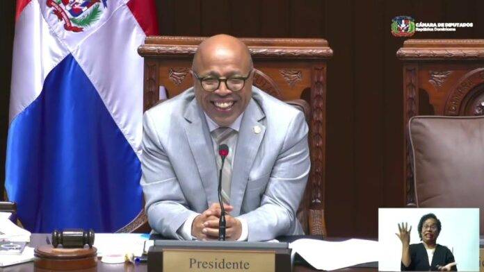 Pacheco se defiende sobre aprobación de Ley DNI: «Si nos equivocamos, nos equivocamos todos»