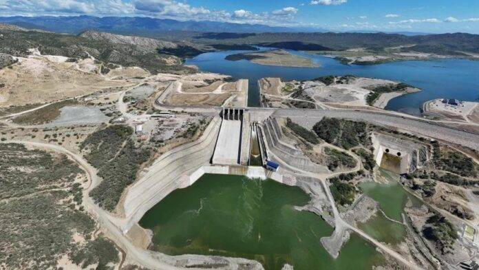 FP y PLD indican que presa de Monte Grande sigue inconclusa y solo «sirve para criar peces»