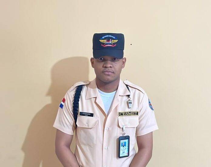 Raso del Cesmet devuelve 517 mil pesos olvidados por usuario en el Metro