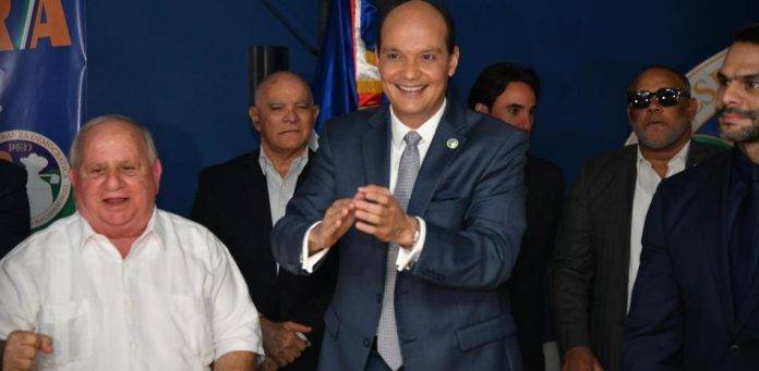 Ramfis Trujillo escoge al doctor Fadul como su vicepresidente y asegura que su candidatura va
