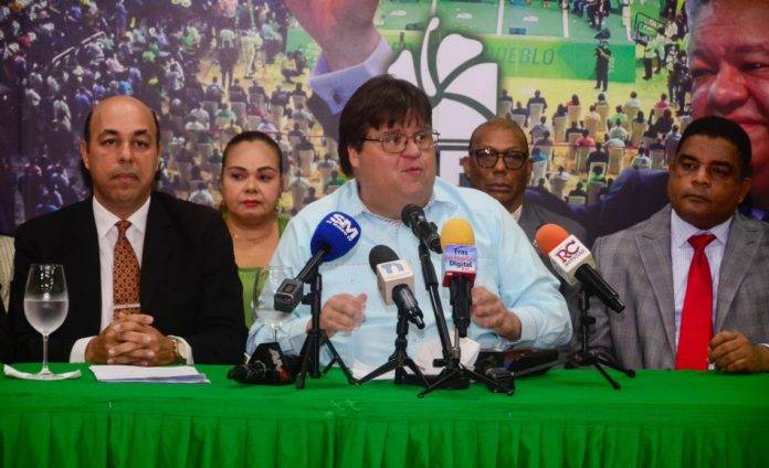 Fuerza del Pueblo exige a Abinader rendir cuenta de emisión y distribución de bonos navideños