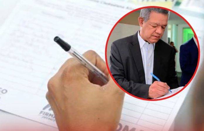 Leonel Fernández firma por proyecto drenaje DN propuesto por Domingo Contreras