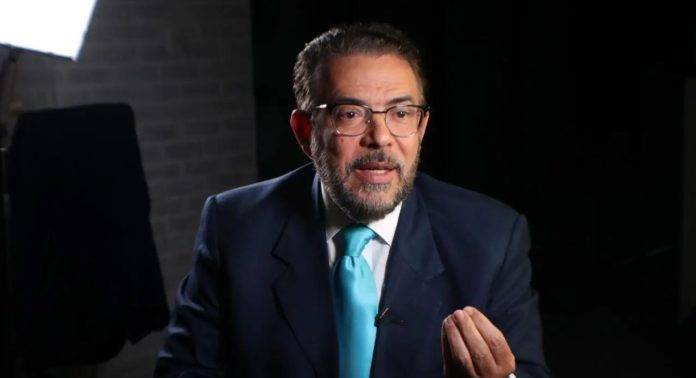 Guillermo Moreno se disculpa por fallo en publicación sobre la Independencia Nacional