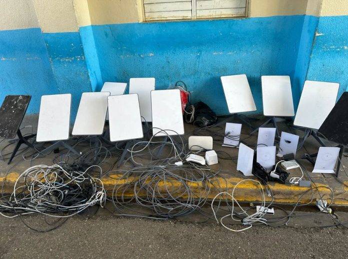 Presos tenían 12 parábolas de internet en la azotea de La Victoria
