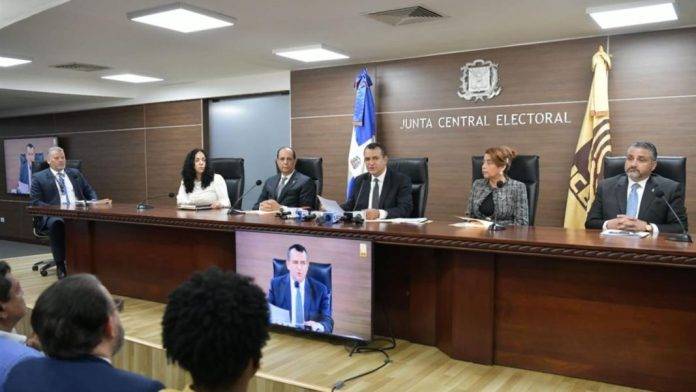 La JCE favorece entrega de otros RD$2,500 millones a partidos políticos