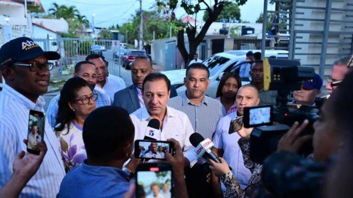 Abel Martínez dice el Gobierno permite campo de refugiados con otros nombres