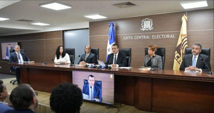 JCE favorece entregar otros RD$2,500 millones a partidos políticos