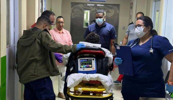 SNS informa menor de 15 años quemado en Salcedo es trasladado a Boston por gestión del Robert Reid