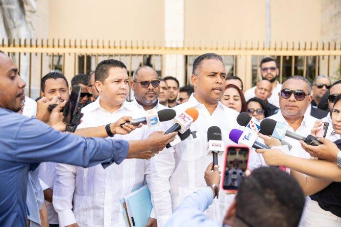 ASOCIVU acude al Tribunal Superior Administrativo con acciones judiciales contra decreto 420-23 que vulnera derechos a importadores de vehículos usados