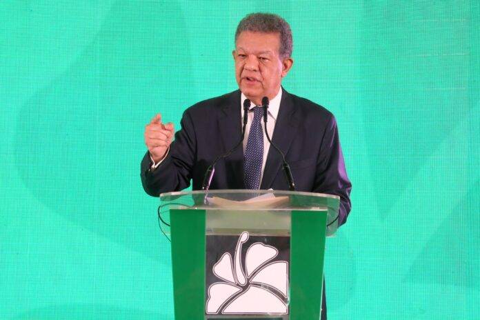 Leonel presenta cifras para demostrar “manipulación” de Abinader