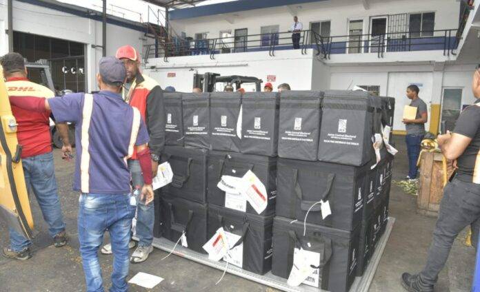 JCE despacha 3,581 valijas que se usará en 35 países para los comicios del 19 de mayo