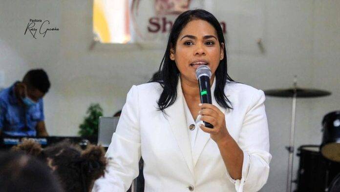 Otorgan libertad condicional a la pastora Rossy Guzmán tras revisión de medida