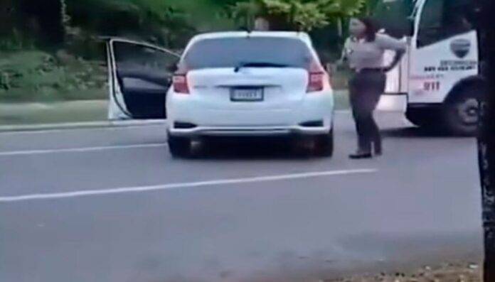 Policía que transitaba en vía contraria es sancionada por violar la Ley de Tránsito