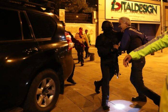 Ecuador irrumpe en la embajada de México y detiene al exvicepresidente Glas tras recibir el asilo