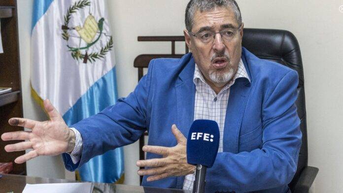Presidente de Guatemala destituye a ministra por uso indebido de vehículos oficiales