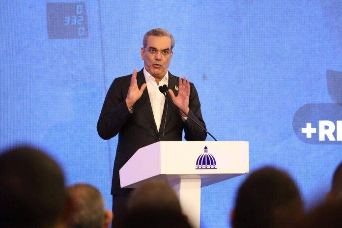 Abinader promete transferir a Funglode sus fondos hallados por la oposición en Panamá y paraísos fiscales