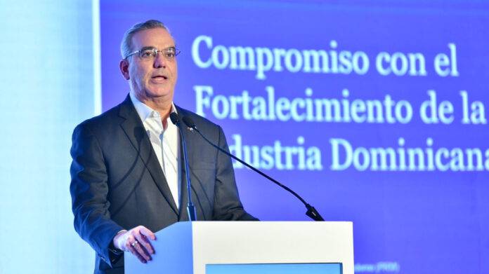 Luis Abinader anuncia educación bilingüe en bachillerato para septiembre.