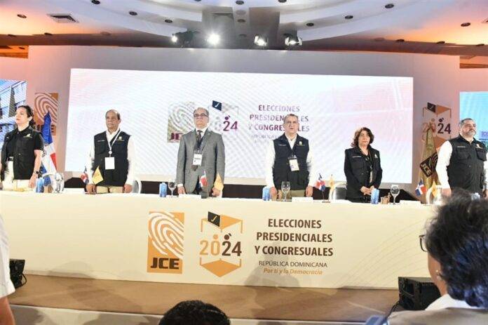 JCE deja abierto el proceso de votación para las elecciones presidenciales y congresuales
