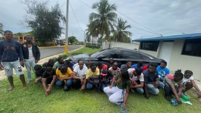 Detienen a hombre por esconder haitianos sin documentos; se ocultaban en un hotel de Villa Francisca