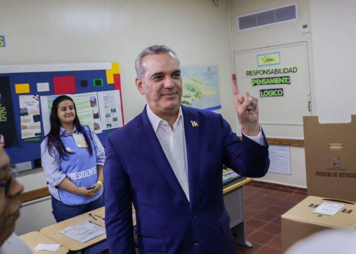 Luis Abinader votará este domingo a las 10:30 a.m. en el Colegio Babeque