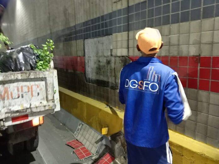 Ocurre un desprendimiento parcial de la cerámica en el túnel de la 27 de Febrero