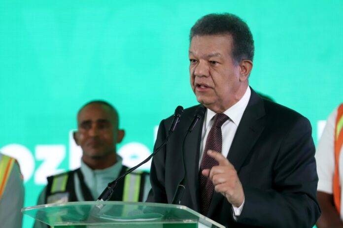 Antes del cierre de campaña, Leonel Fernández reta al presidente Abinader a un debate