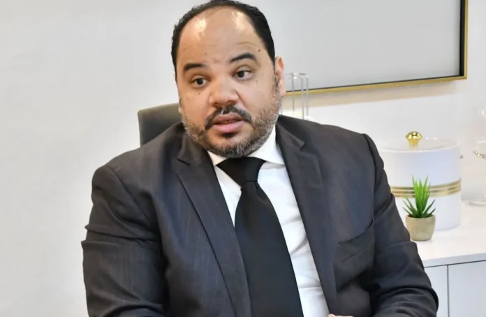 El Defensor del Pueblo Pablo Ulloa Exhorta a la Ciudadanía a Votar en Medio de una Lenta Afluencia