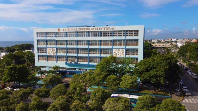 Presentada la primera demanda ante el Tribunal Superior Electoral