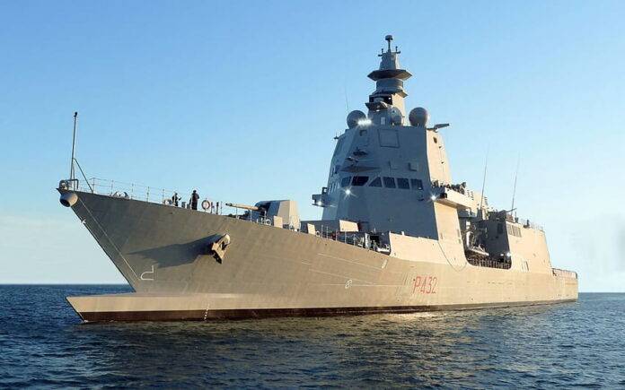 El buque Raimondo Montecuccoli de la Armada de Italia hace su entrada en la República Dominicana