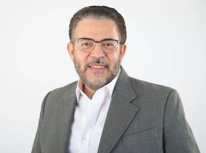 Guillermo Moreno felicita a Omar Fernández tras ser el ganador a senador por el DN