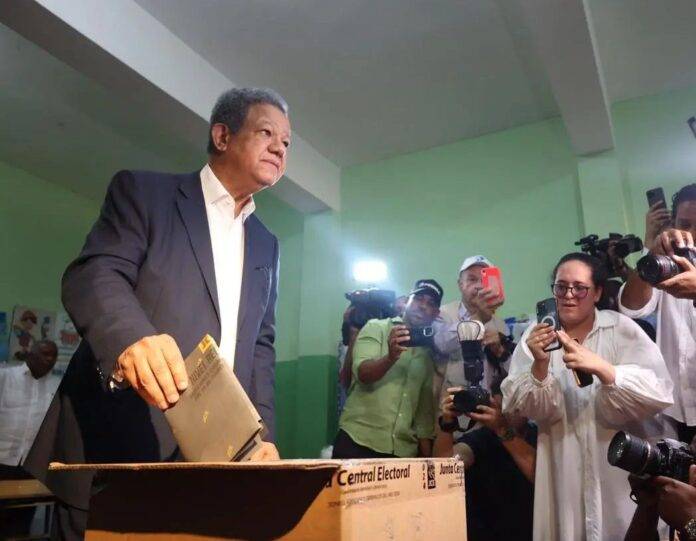 Leonel Fernández Insta a la Junta Central Electoral a Mantener el Orden en Medio de Irregularidades Electorales