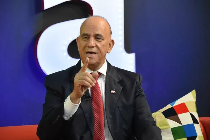 Luis de León sugiere la renuncia del Comité Político para revitalizar el PLD