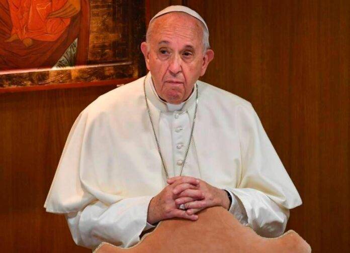 El papa pide perdón y dice no tuvo intención de ofender o expresarse en términos homófobos