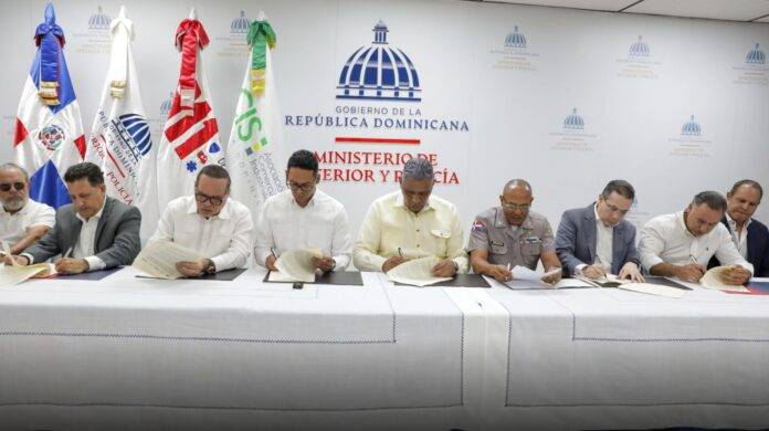 Firman convenio mediante el cual se agregarán cámaras del sector privado al sistema del 911